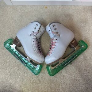 Kids Jackson Evo White Ice Skates 121 2W with Green Guards Size 12